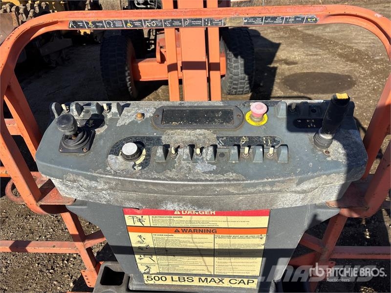 JLG 450AJ Series ll Iseliikuvad poomtõstukid