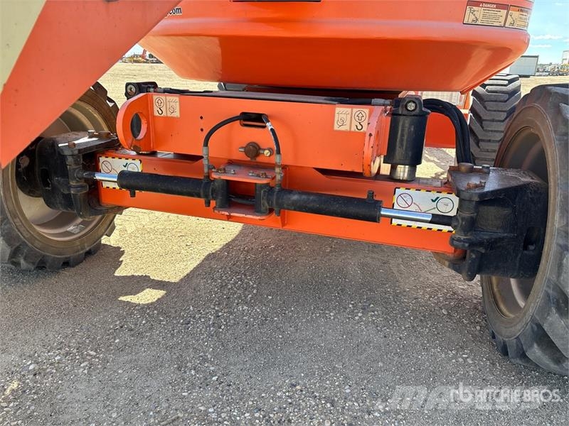 JLG 600AJ 4WD Diesel Articulating Boom Lift 관절형 전동이동 리프트