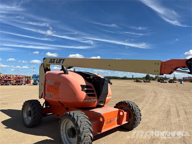 JLG 600AJ 4WD Diesel Articulating Boom Lift 관절형 전동이동 리프트