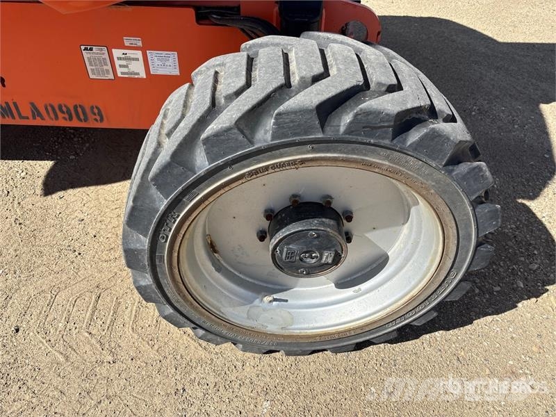 JLG 600AJ 4WD Diesel Articulating Boom Lift 관절형 전동이동 리프트