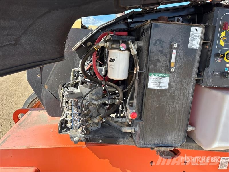 JLG 600AJ 4WD Diesel Articulating Boom Lift 관절형 전동이동 리프트