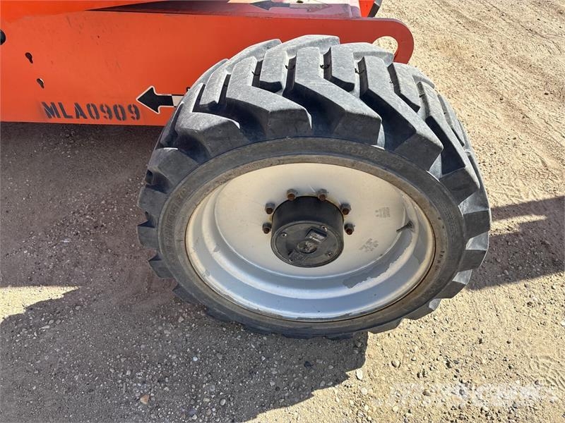 JLG 600AJ 4WD Diesel Articulating Boom Lift 관절형 전동이동 리프트
