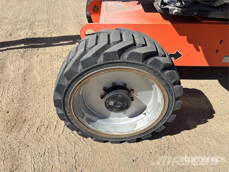 JLG 600AJ 4WD Diesel Articulating Boom Lift 관절형 전동이동 리프트