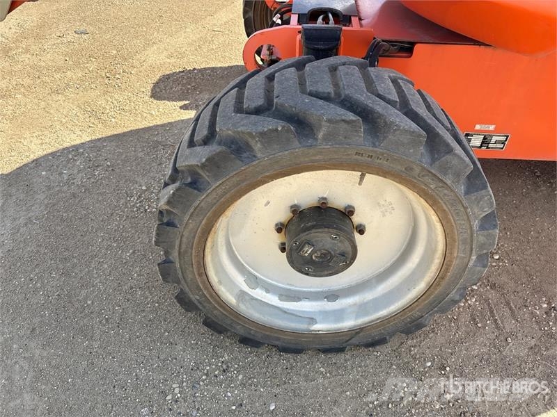 JLG 600AJ 4WD Diesel Articulating Boom Lift 관절형 전동이동 리프트