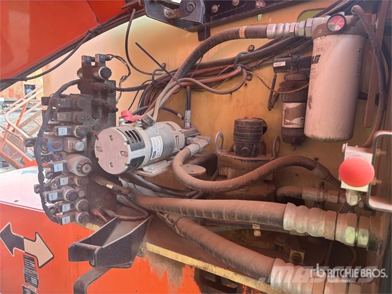 JLG 800AJ 4WD Diesel Articulating Boom Lift (Inoperabl Strēles pacēlāji