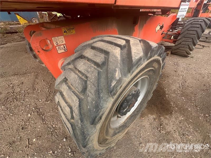 JLG 800AJ 4WD Diesel Articulating Boom Lift (Inoperabl Strēles pacēlāji