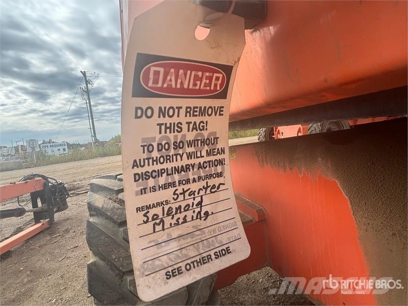 JLG 800AJ 4WD Diesel Articulating Boom Lift (Inoperabl Strēles pacēlāji