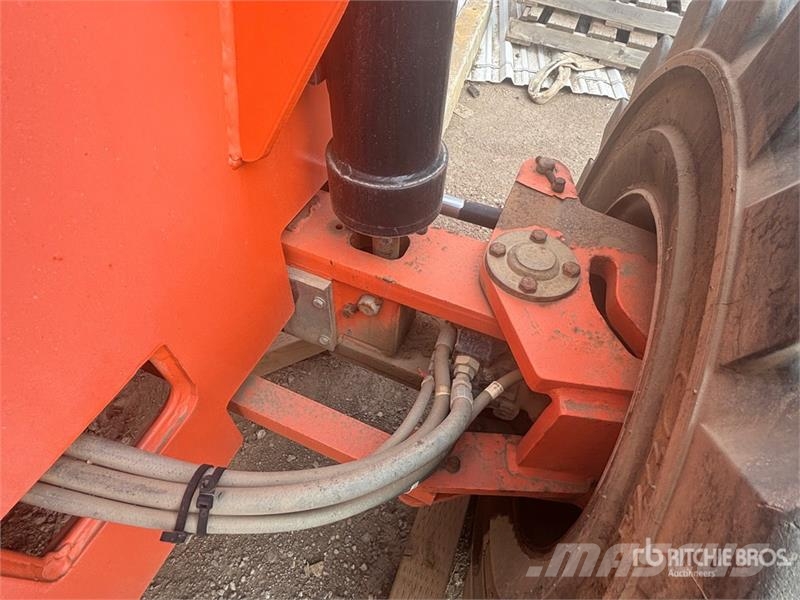 JLG 800AJ 4WD Diesel Articulating Boom Lift (Inoperabl Strēles pacēlāji