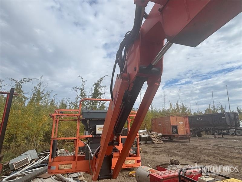 JLG 800AJ 4WD Diesel Articulating Boom Lift (Inoperabl Strēles pacēlāji