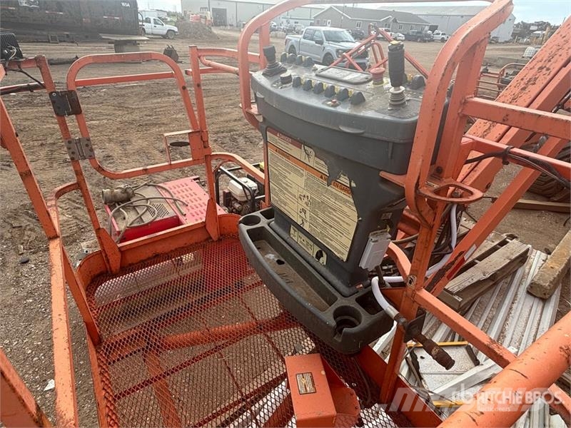 JLG 800AJ 4WD Diesel Articulating Boom Lift (Inoperabl Strēles pacēlāji