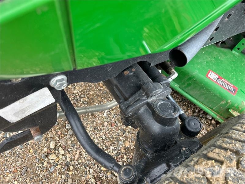 John Deere 1025R Compact tractors