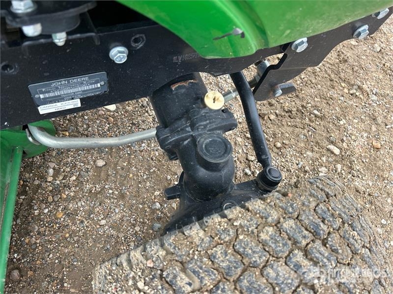 John Deere 1025R Compact tractors