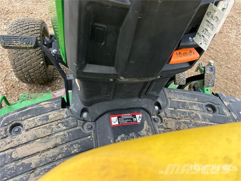 John Deere 1025R Compact tractors