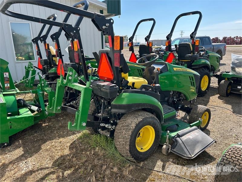 John Deere 1025R جرارات مدمجة