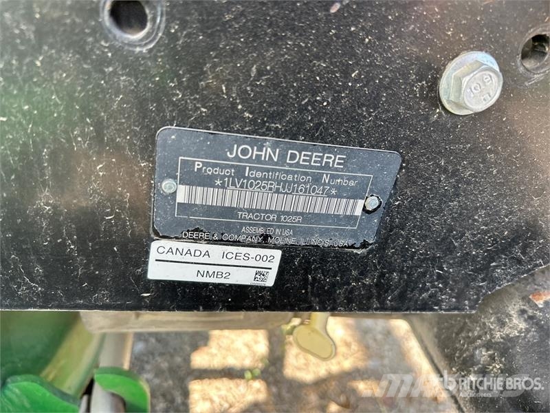 John Deere 1025R جرارات مدمجة