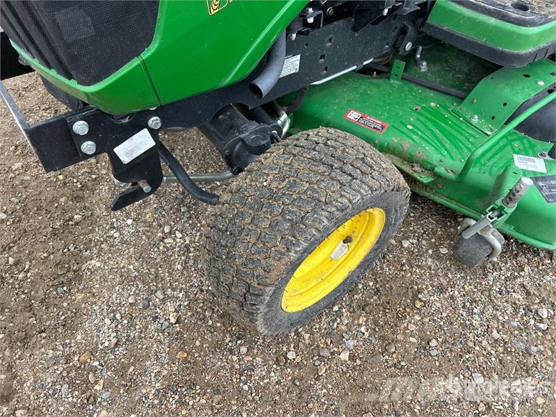 John Deere 1025R Compact tractors