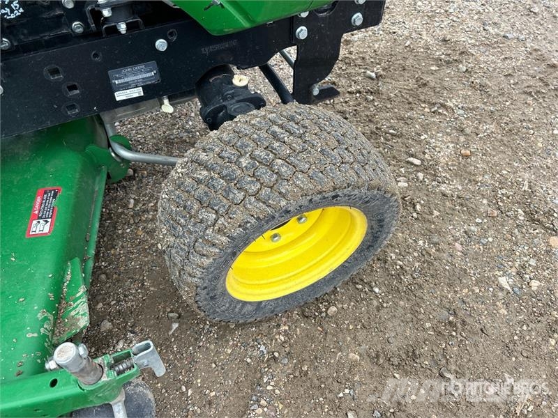 John Deere 1025R Compact tractors