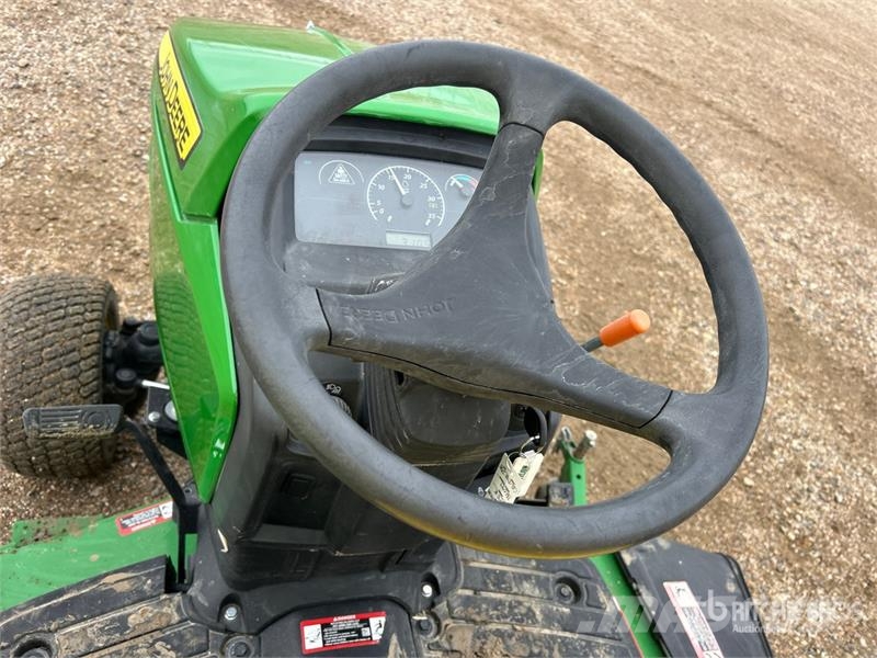 John Deere 1025R Compact tractors