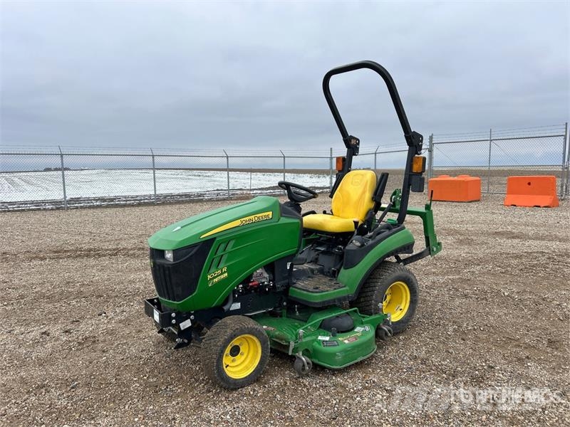 John Deere 1025R Compact tractors