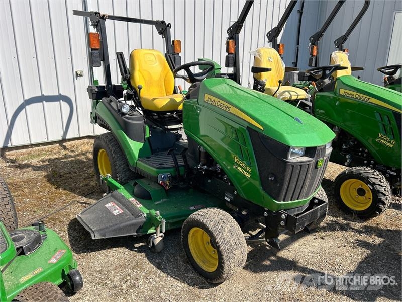 John Deere 1025R جرارات مدمجة