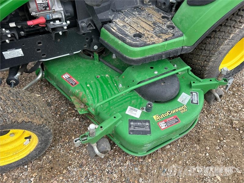 John Deere 1025R Compact tractors