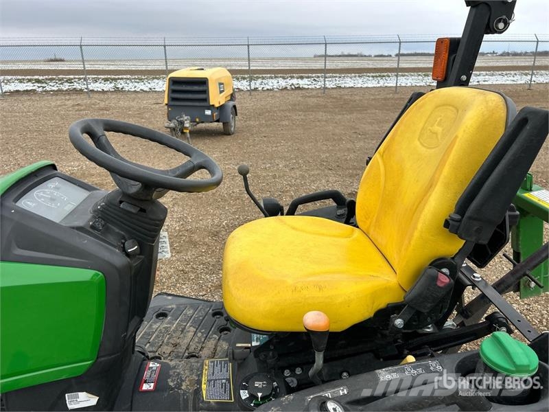 John Deere 1025R Compact tractors