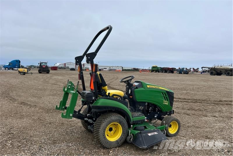 John Deere 1025R Compact tractors