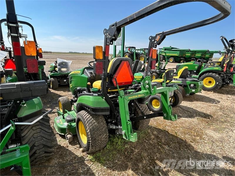 John Deere 1025R جرارات مدمجة