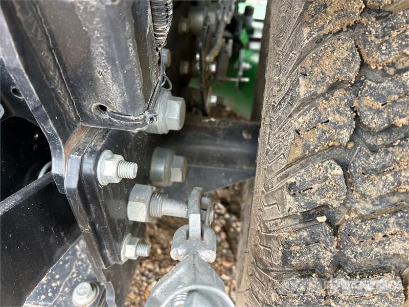 John Deere 1025R Compact tractors