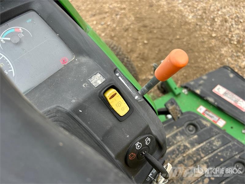John Deere 1025R Compact tractors