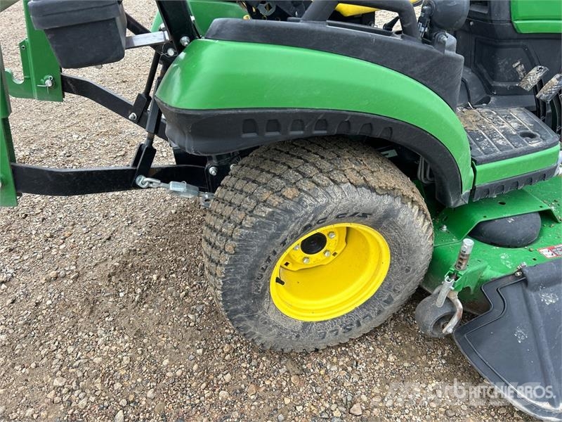 John Deere 1025R Compact tractors