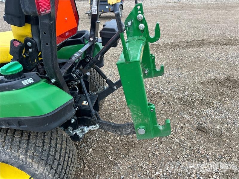 John Deere 1025R Compact tractors