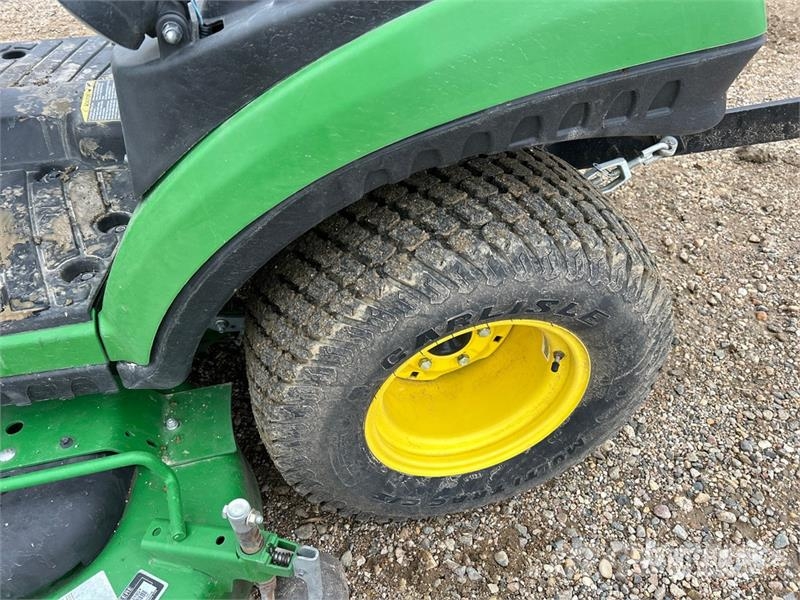 John Deere 1025R Compact tractors