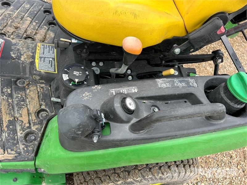 John Deere 1025R Compact tractors