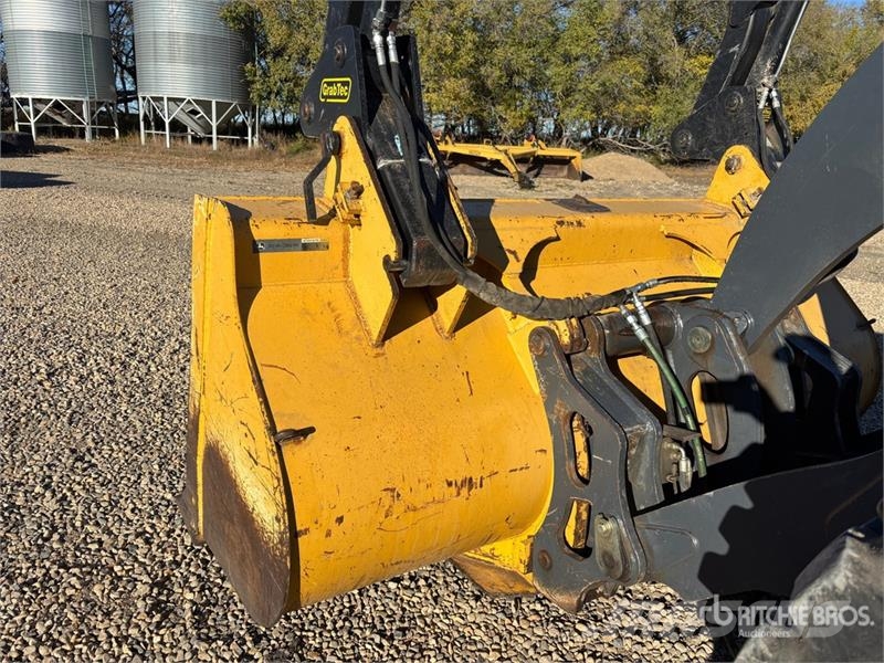 John Deere 104 in General Purpose Wheel Loader Bucket - Fits  دلاء