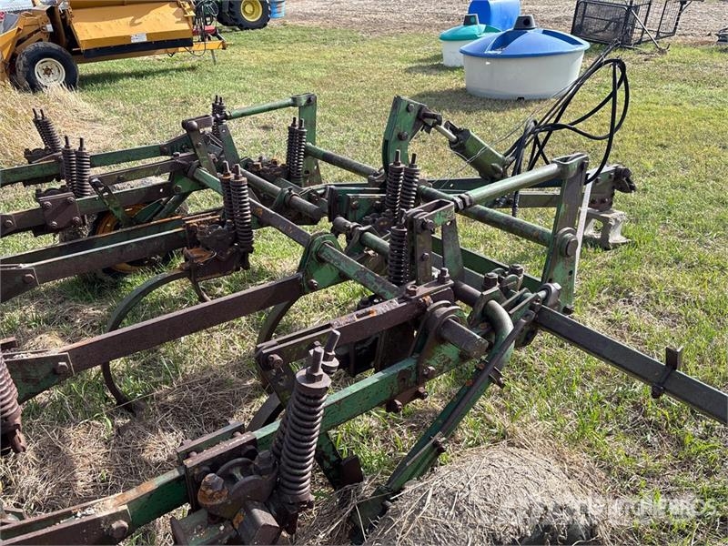 John Deere 13 ft Cultivator Kultivaatorid