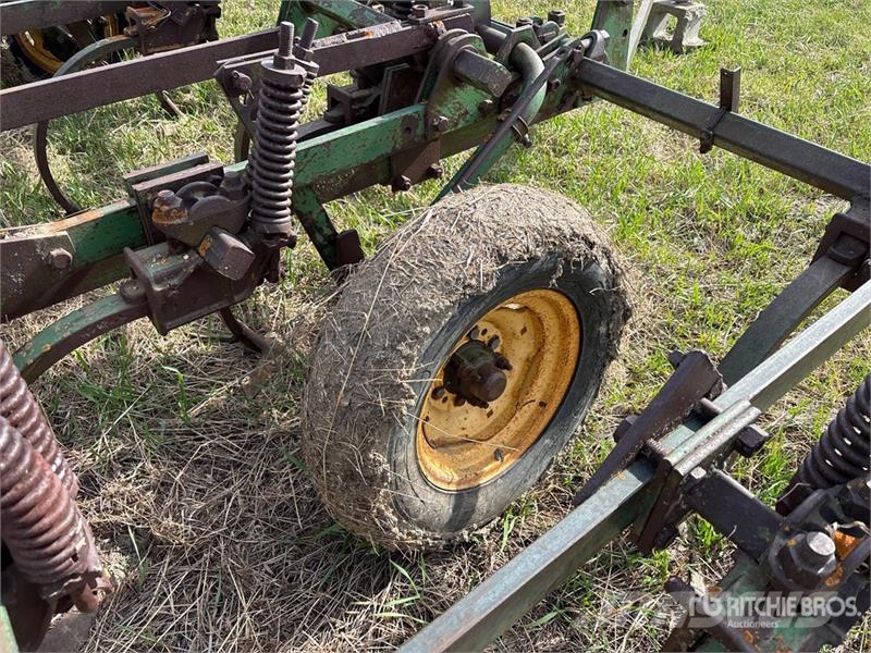 John Deere 13 ft Cultivator Kultivaatorid