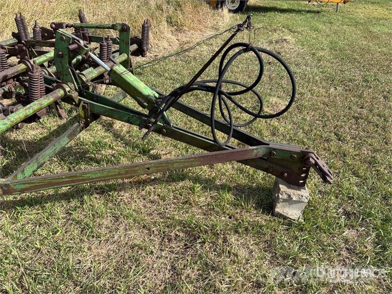 John Deere 13 ft Cultivator Kultivaatorid