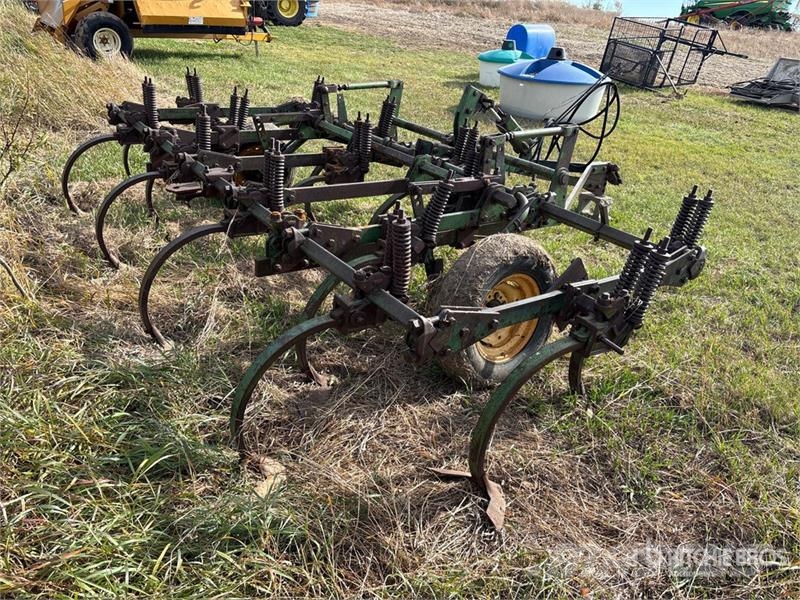 John Deere 13 ft Cultivator Kultivaatorid