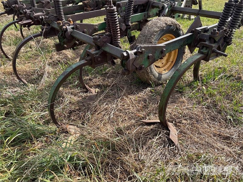 John Deere 13 ft Cultivator Kultivaatorid