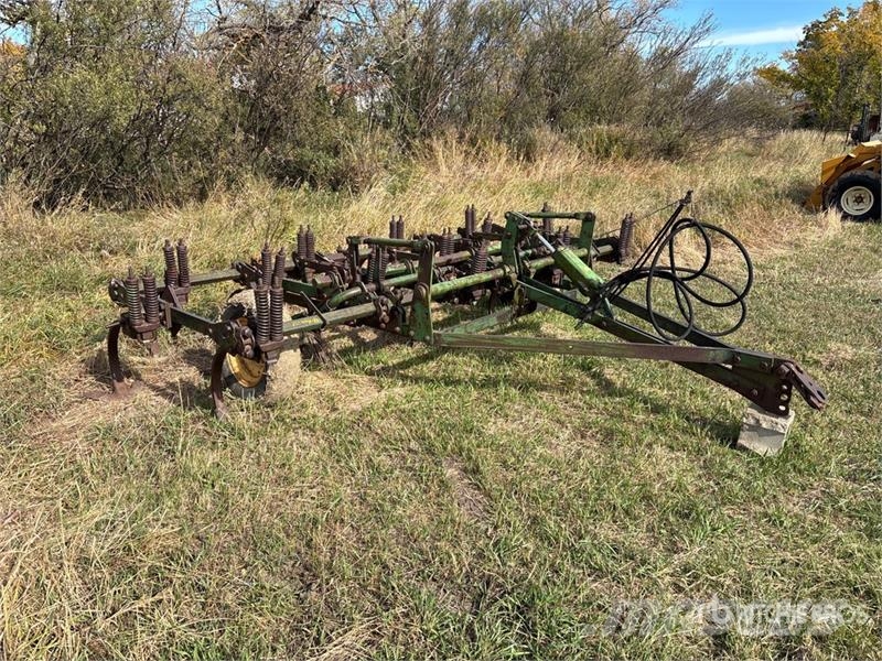John Deere 13 ft Cultivator Kultivaatorid