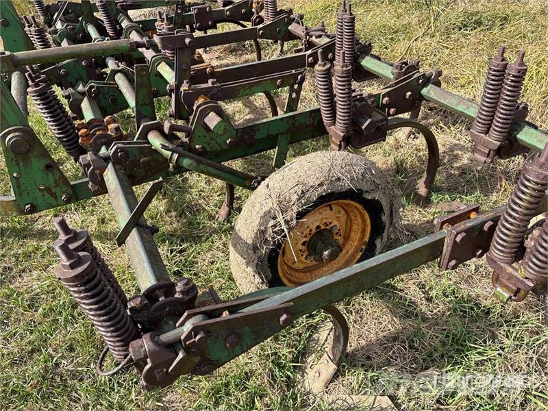 John Deere 13 ft Cultivator Kultivaatorid