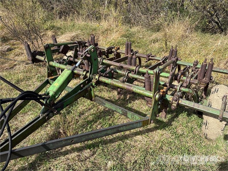 John Deere 13 ft Cultivator Kultivaatorid