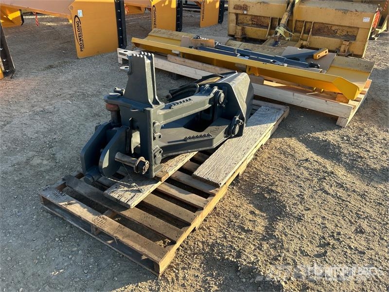 John Deere 144 in 12 ft Mastless Snow Wing and Pedestal - Fit Ostatní komponenty