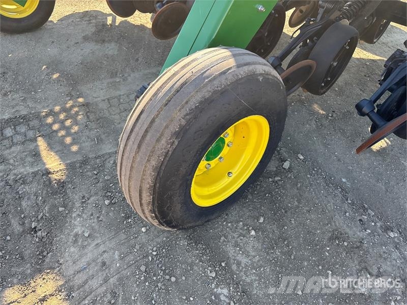 John Deere 1590 15 ft Seed Drill Drills