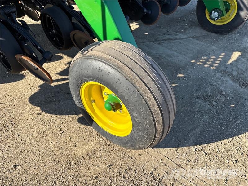 John Deere 1590 15 ft Seed Drill Drills