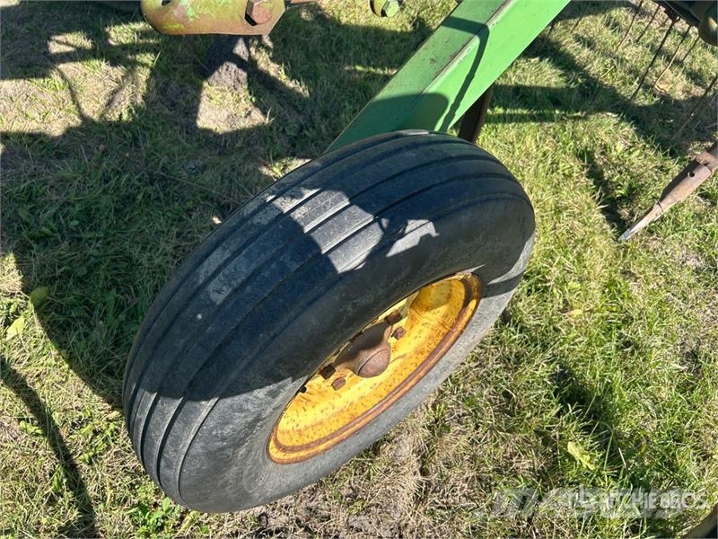 John Deere 1600 26 ft Cultivator Grubber