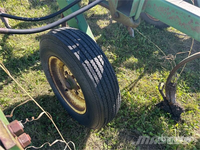John Deere 1600 26 ft Cultivator Grubber