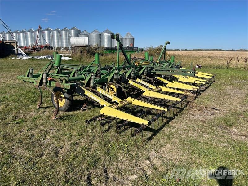 John Deere 1600 26 ft Cultivator Grubber