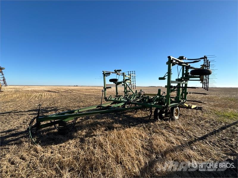 John Deere 1600 26 ft Cultivator Cultivadores